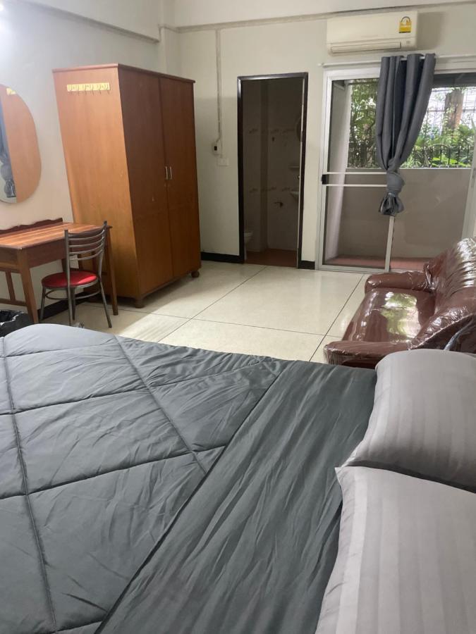 Viriyapon Apartment Банкок Екстериор снимка